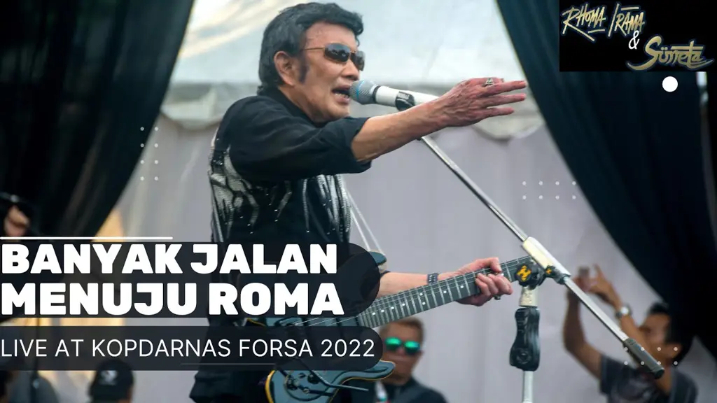 Rhoma Irama dalam sebuah adegan dari serial Banyak Jalan Menuju Rhoma