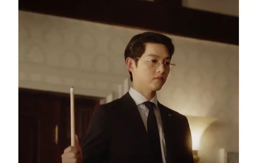 Song Joong-ki sebagai Jin Do-jun di Reborn Rich