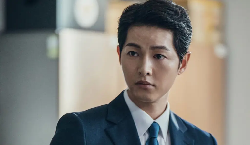 Song Joong Ki sebagai Vincenzo Cassano