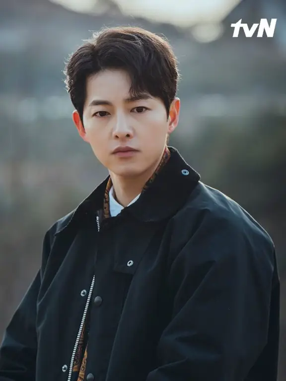 Song Joong Ki sebagai Vincenzo Cassano