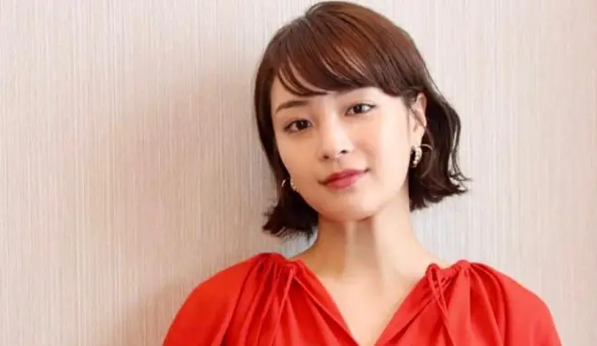 Suzu Hirose sebagai Chihaya Ayase