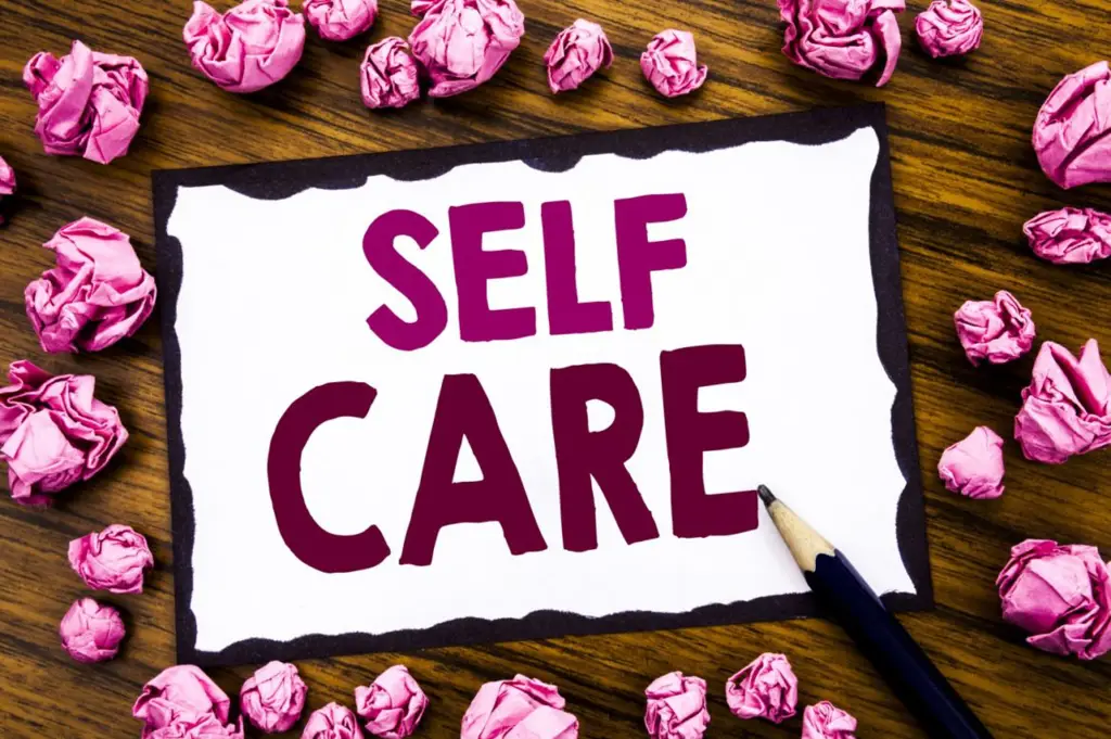 Gambar seseorang sedang melakukan aktivitas self-care