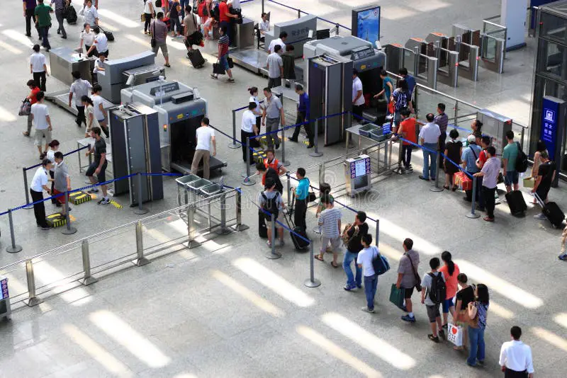 Proses pemeriksaan keamanan di bandara Myanmar