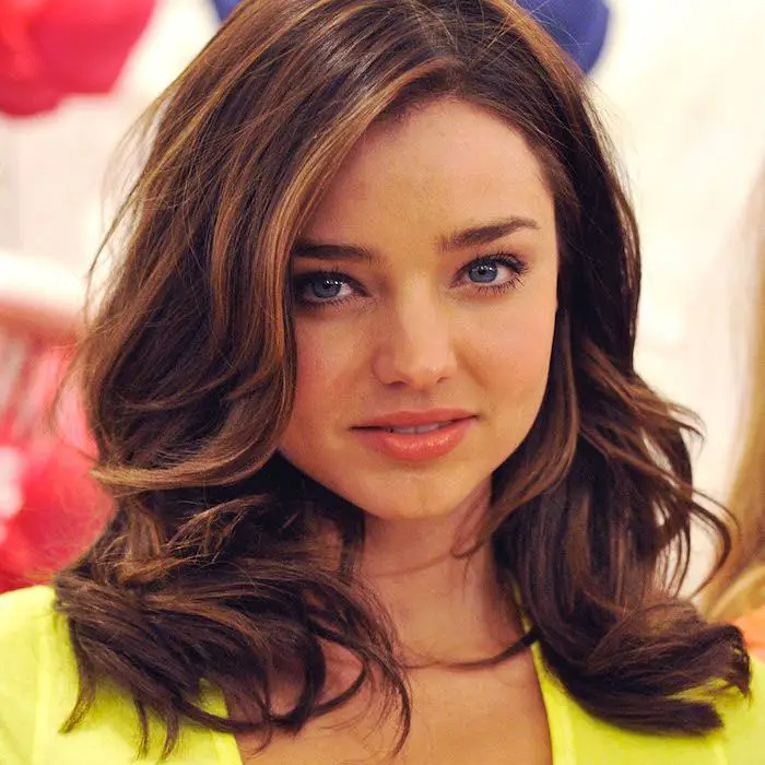 Rambut Miranda Kerr yang sehat setelah di bleaching