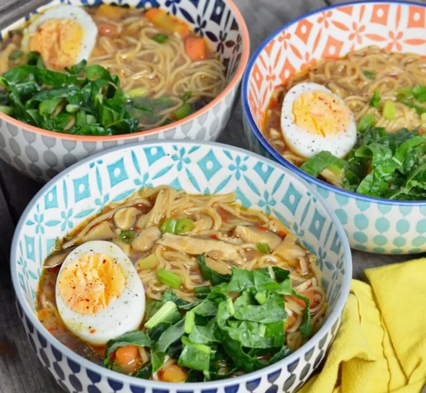 Semangkuk ramen yang lezat dan menggugah selera