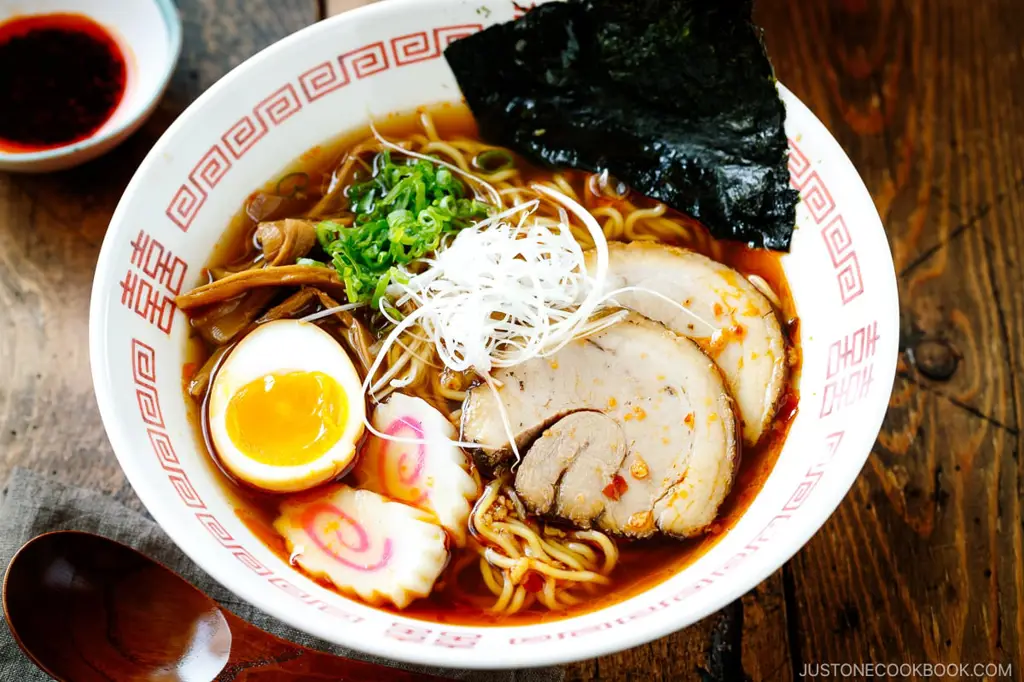 Semangkuk ramen Jepang yang lezat