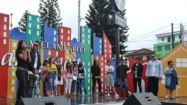 Penggemar Anak Langit sedang berdiskusi di media sosial