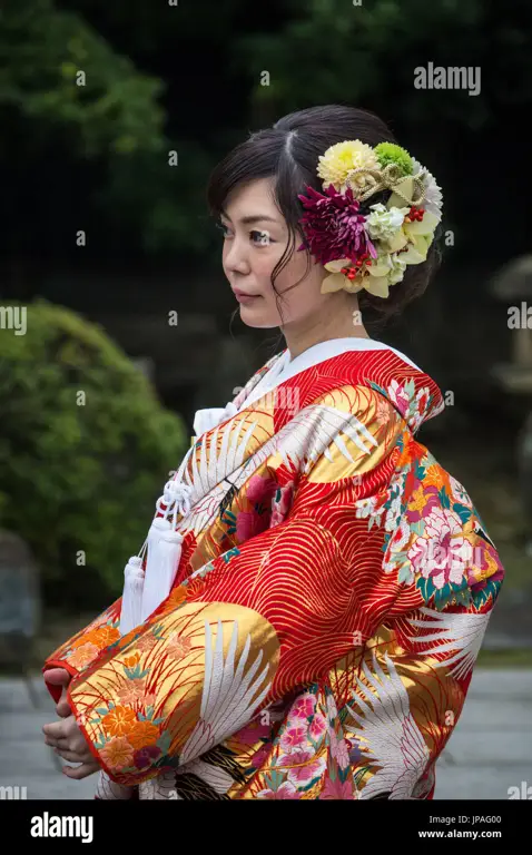 Gambar wanita Jepang dengan pakaian tradisional