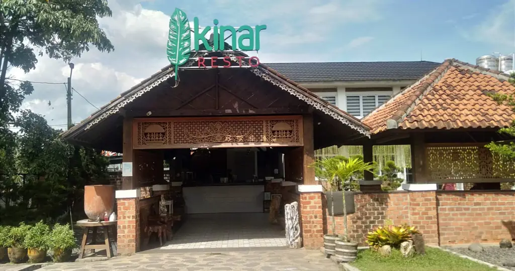 Suasana restoran yang nyaman dan modern di Bandar Lampung