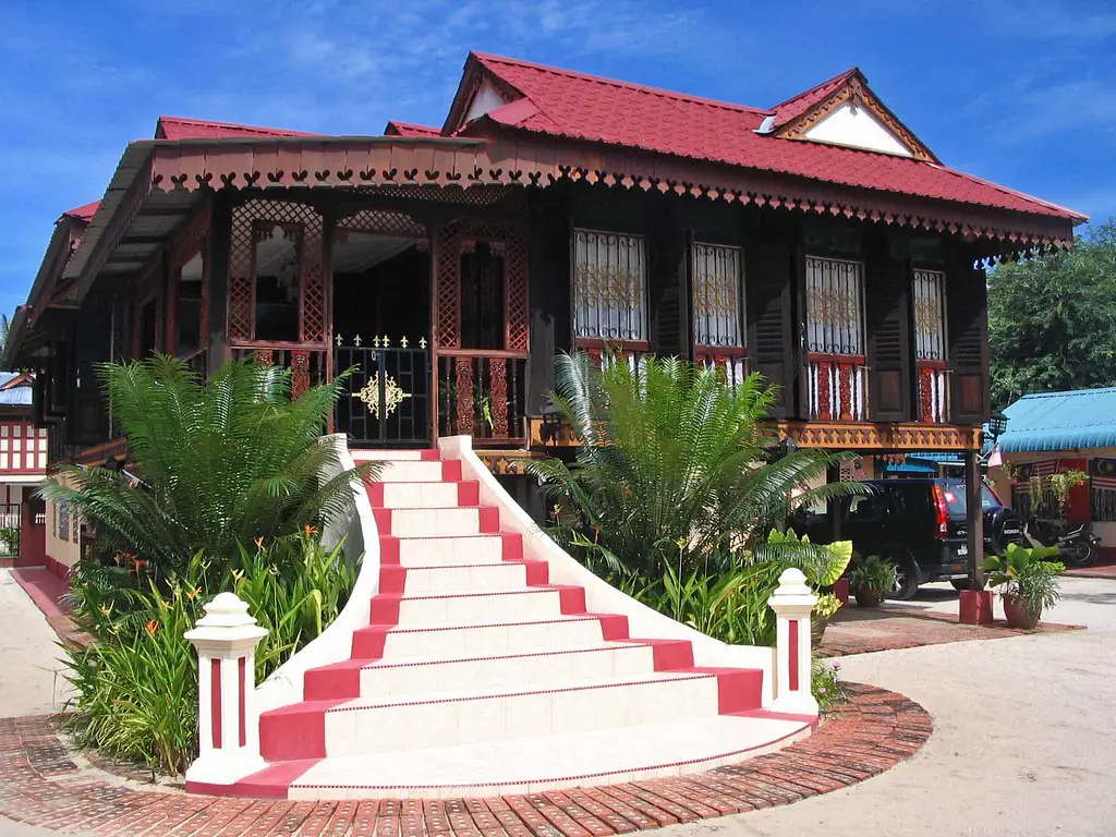 Rumah Adat Lampung di sekitar Kedaton