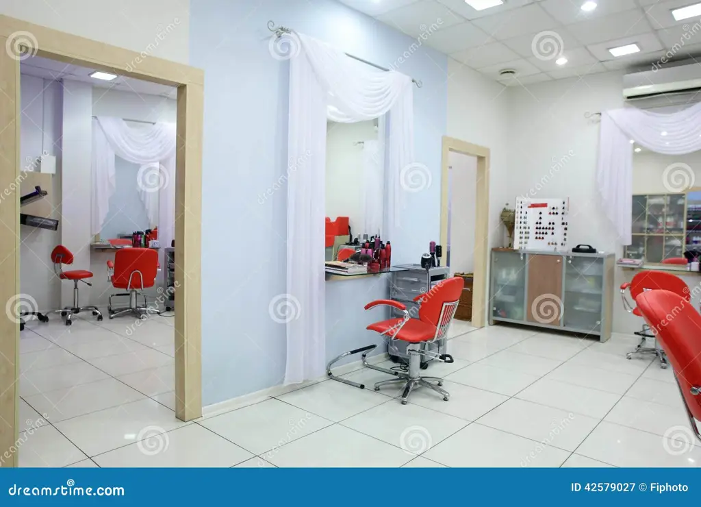 Interior salon kecantikan yang bersih dan modern