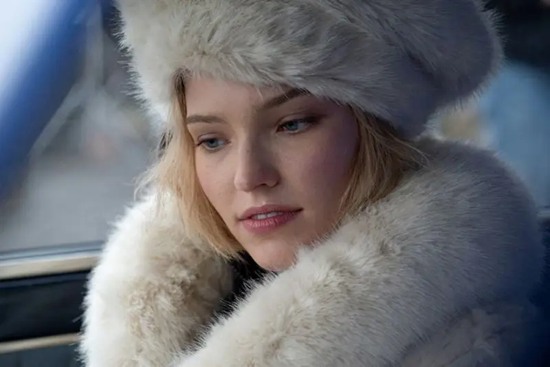 Potret Sasha Luss sebagai Anna dalam film Anna (2019)