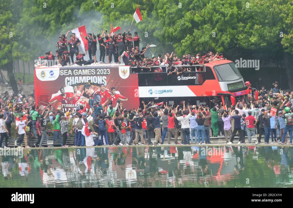 Gambar tim sepak bola Indonesia yang merayakan kemenangan mengejutkan