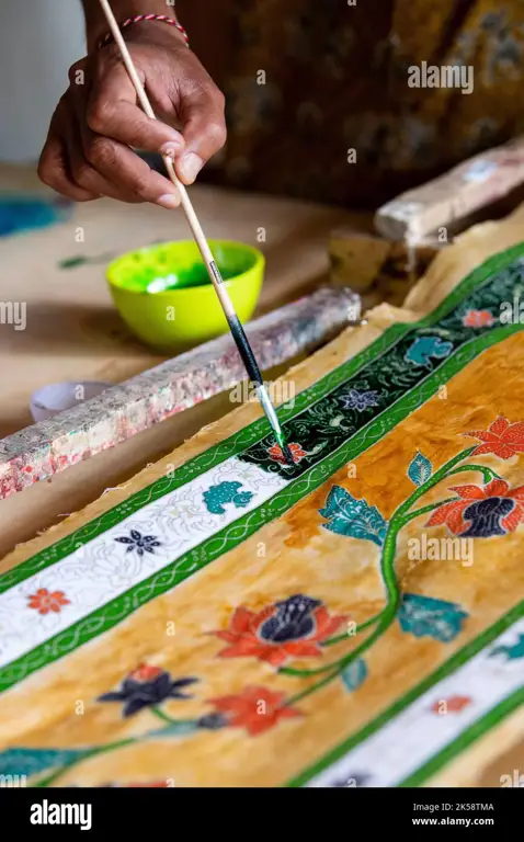 Gambar seni tradisional Indonesia yang menampilkan kontras warna