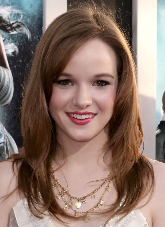 Foto Kay Panabaker tersenyum