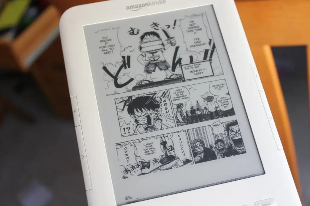 Seseorang Membaca Manga di Tablet