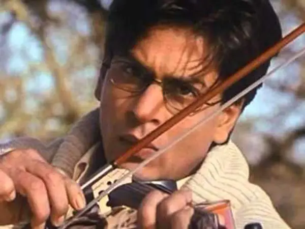 Shah Rukh Khan sebagai Raj Malhotra dalam film Mohabbatein