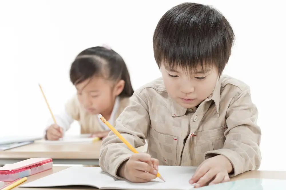 Gambar siswa Jepang sedang belajar