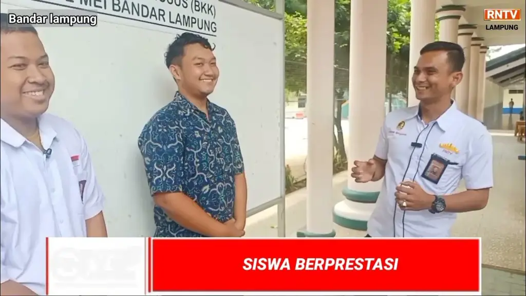 Siswa SMK 2 Mei Bandar Lampung sedang belajar