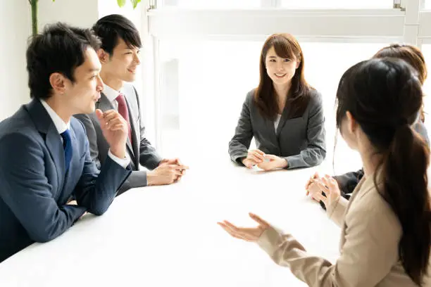 Seorang pebisnis Jepang dalam rapat formal