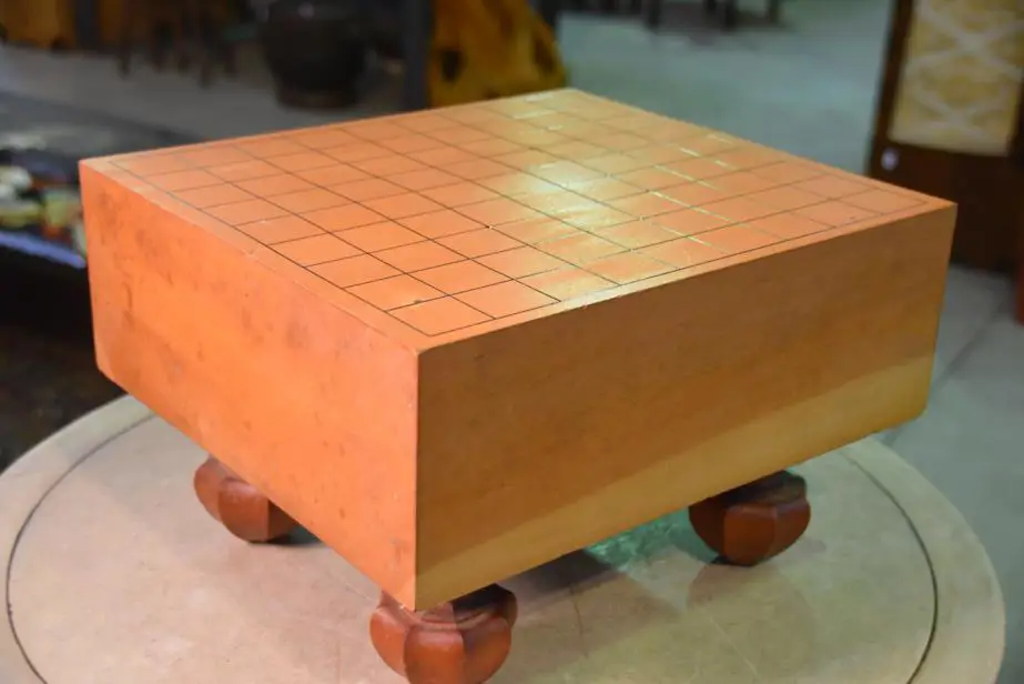 Biji-biji shogi di atas papan