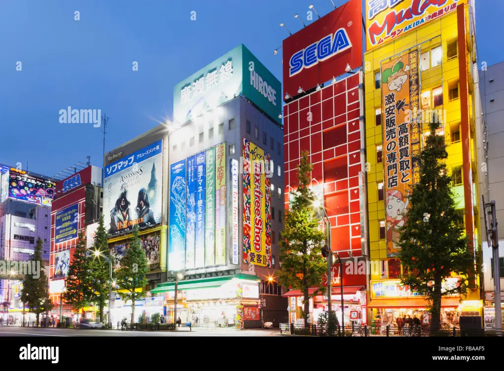 Pemandangan jalanan Akihabara yang ramai