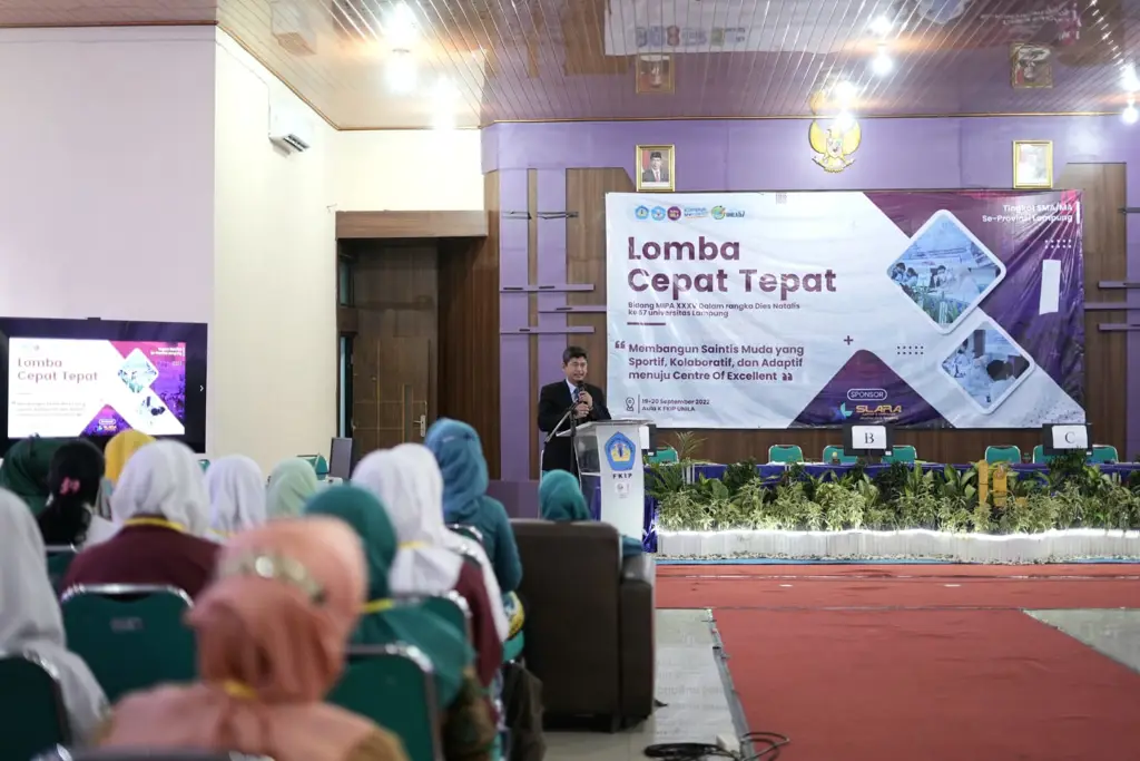 Gambar siswa SMA yang ceria di Bandar Lampung