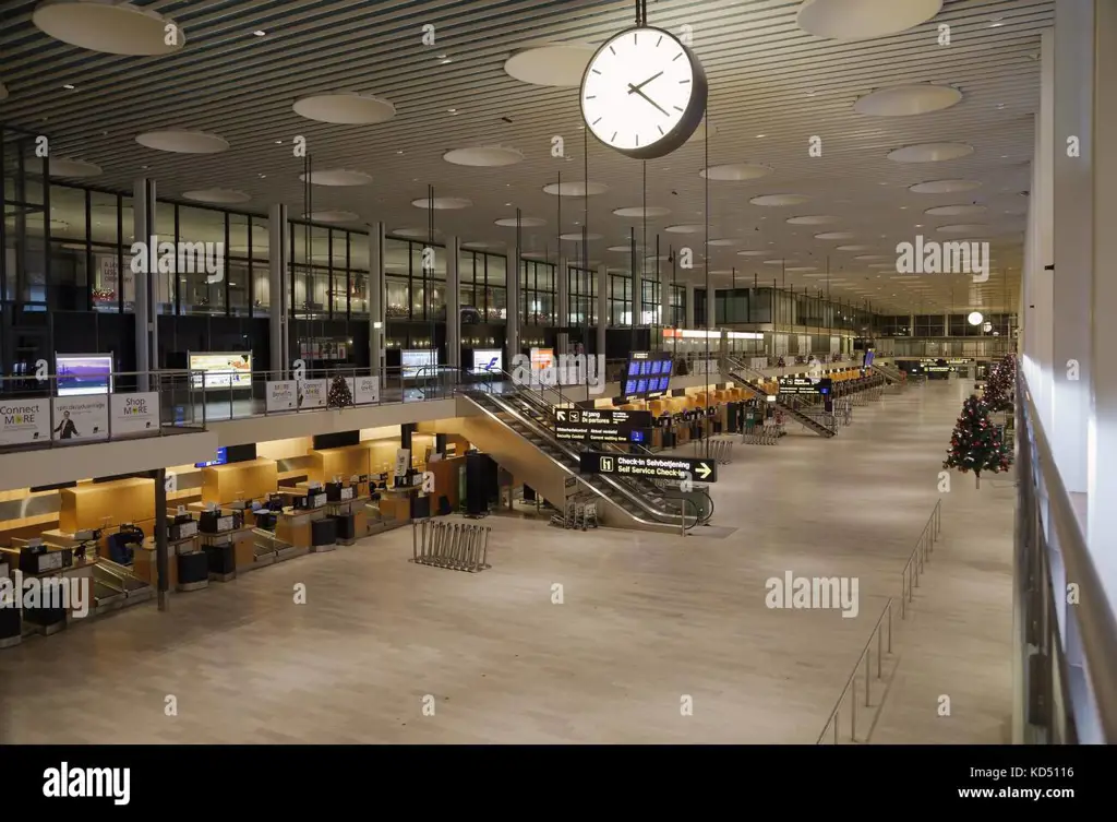 Interior terminal bandara modern