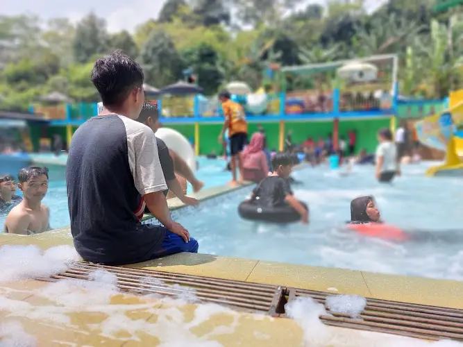 Kolam renang umum di Bandar Batang