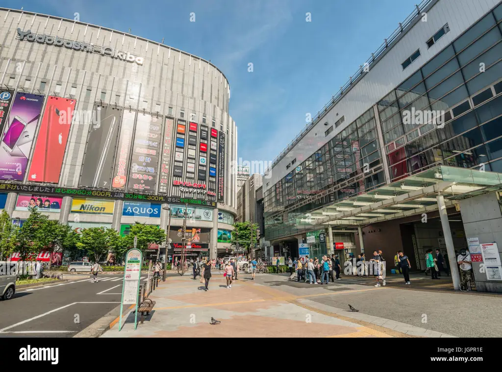 Pemandangan Akihabara yang semarak