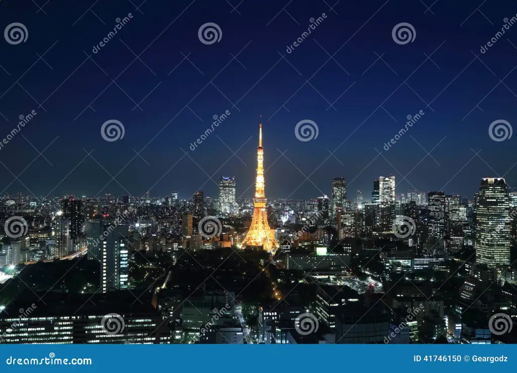 Pemandangan kota Jepang di malam hari