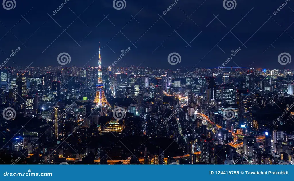 Pemandangan kota Jepang di malam hari