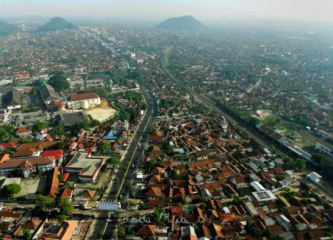 Pemandangan kota Bandar Lampung di malam hari yang indah