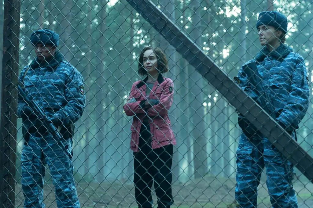 Suasana menegangkan dalam Secret Invasion Adegan menegangkan dalam Secret Invasion episode 1
