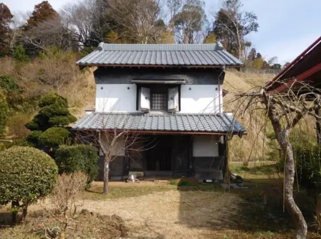 Gambar rumah tua misterius di Jepang