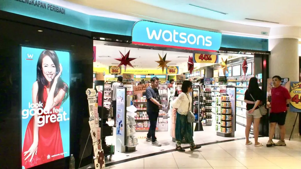 Interior toko Watson di Bandar Lampung yang modern dan nyaman