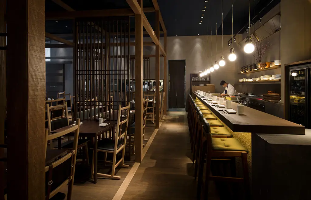 Interior Izakaya Nobu yang nyaman dan elegan