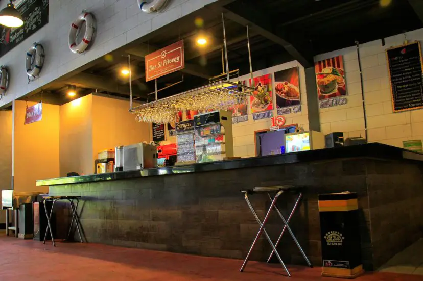 Interior restoran Bandar Djakarta Bekasi yang nyaman dan elegan