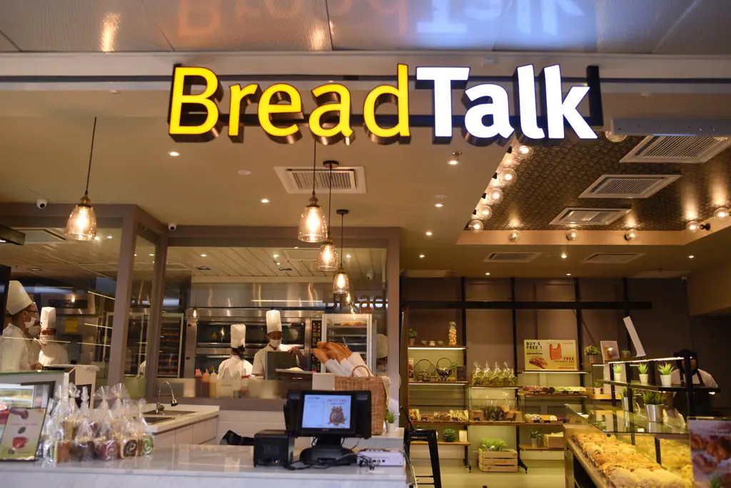 Interior toko BreadTalk yang nyaman dan bersih