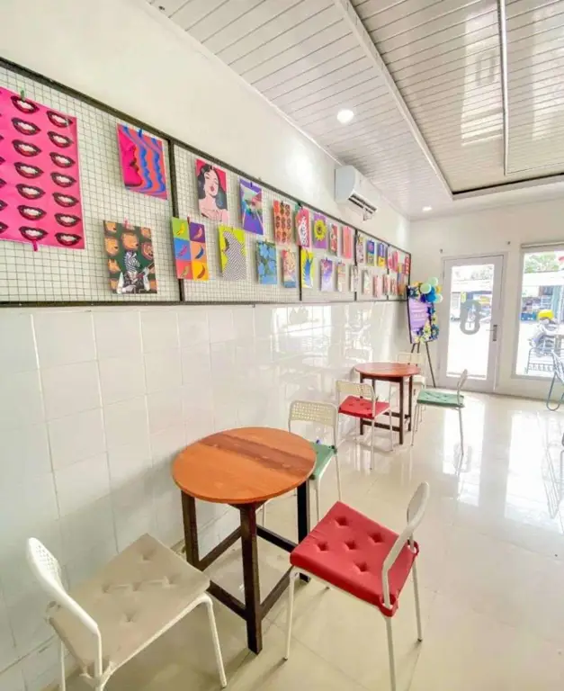 Interior kafe yang nyaman di Bandar Lampung