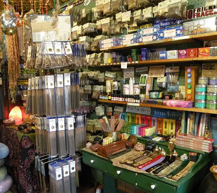 Interior Toko Hio yang Rapi dan Teratur