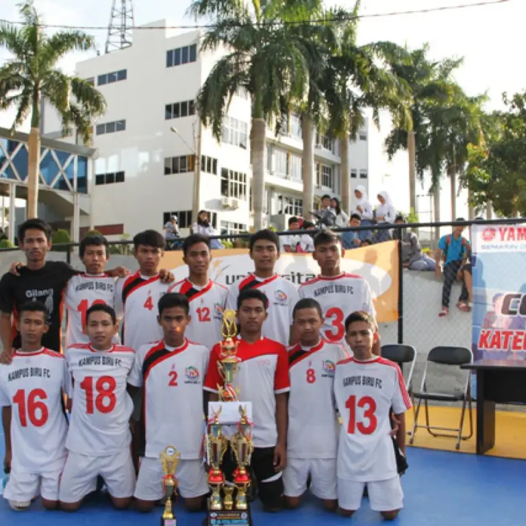 Para pemain Futsal merayakan kemenangan di Bandar Lampung