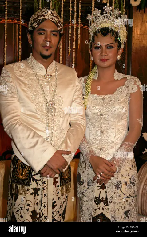 Adegan pernikahan tradisional Indonesia dalam serial Pengantin Satu Malam