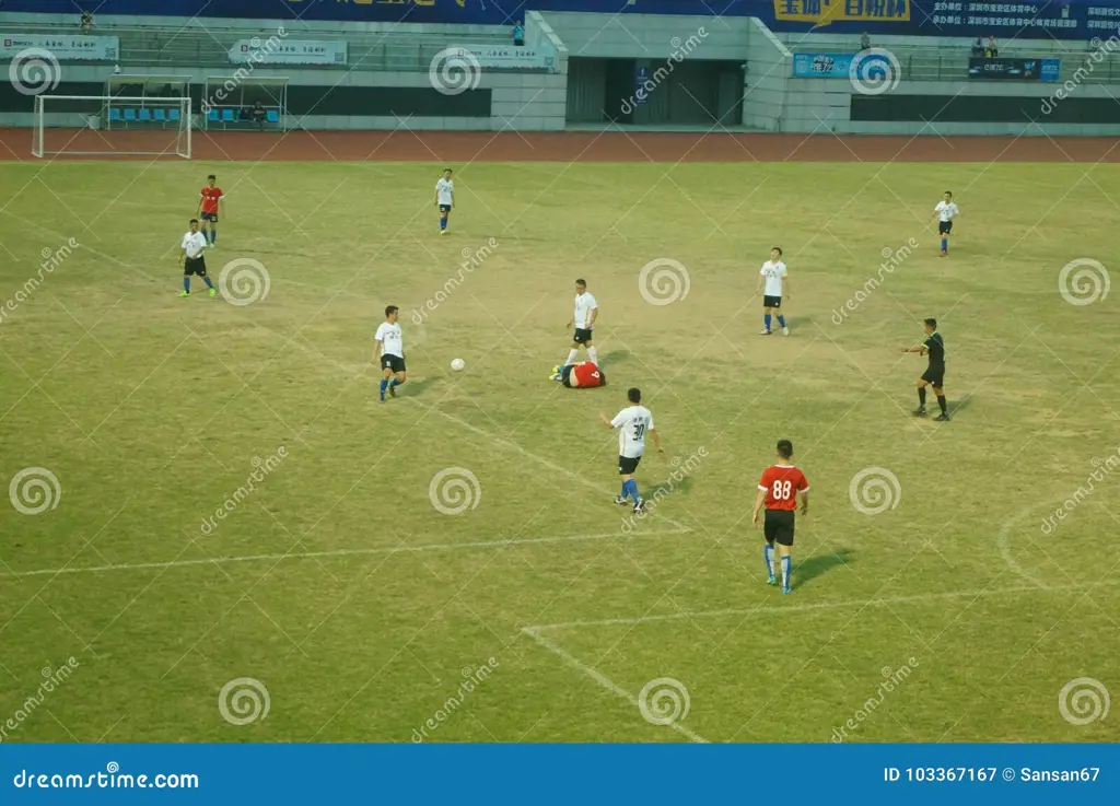 Adegan pertandingan sepak bola dalam film The Football Factory