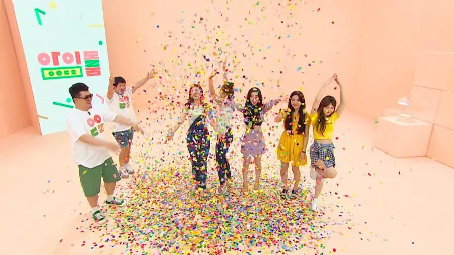 Foto set Idol Room yang penuh warna dan ceria