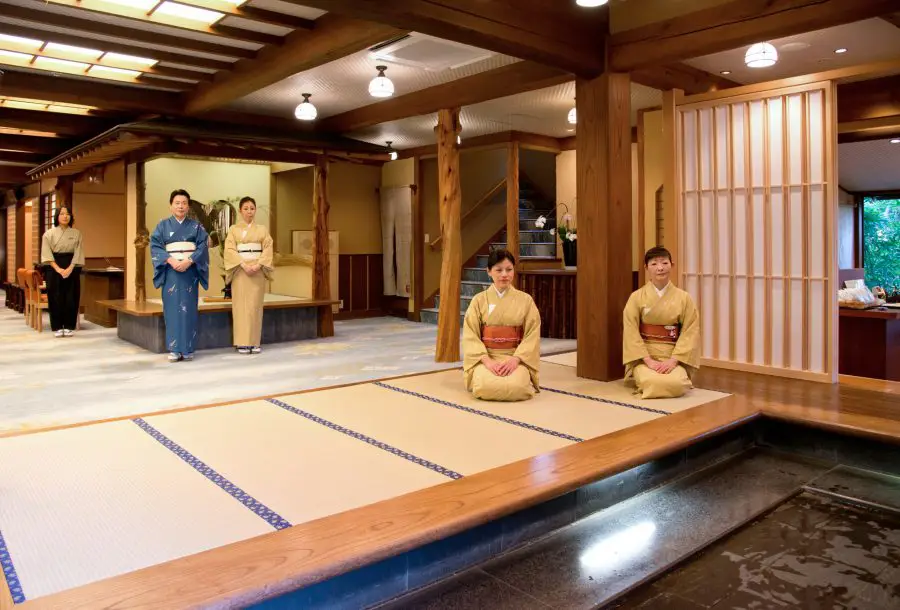 Interior ryokan tradisional Jepang yang indah