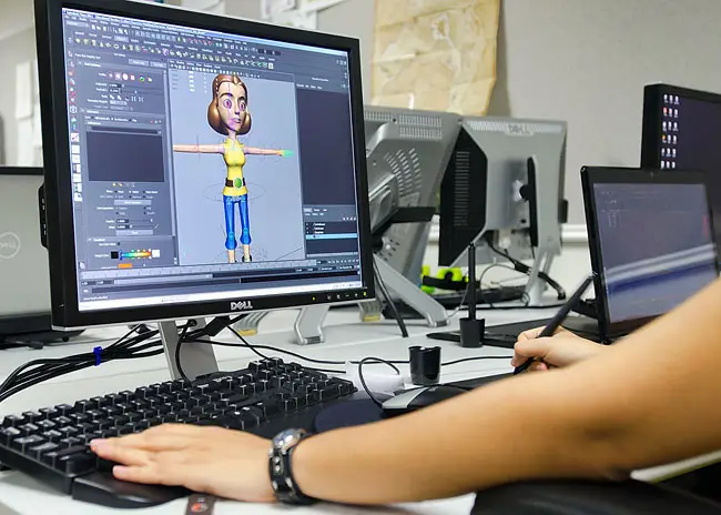 Seorang animator sukses bekerja di proyek animasi di studio profesional