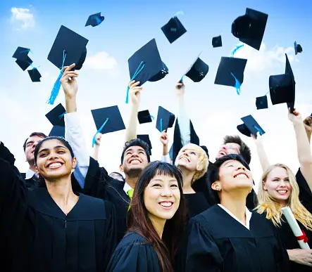 Siswa SMA berbahagia saat wisuda