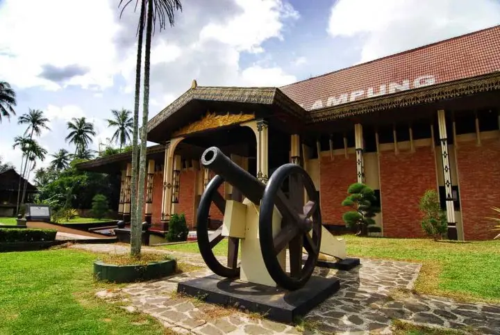 Gambar Sumur Batu Tua di Lampung