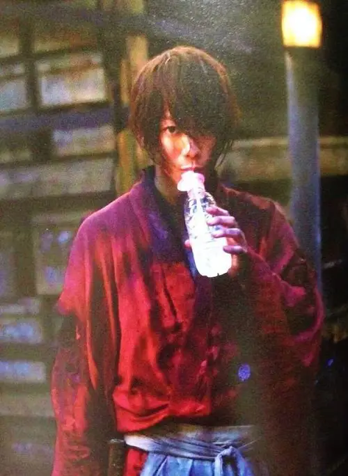 Takeru Satoh sebagai Kenshin Himura